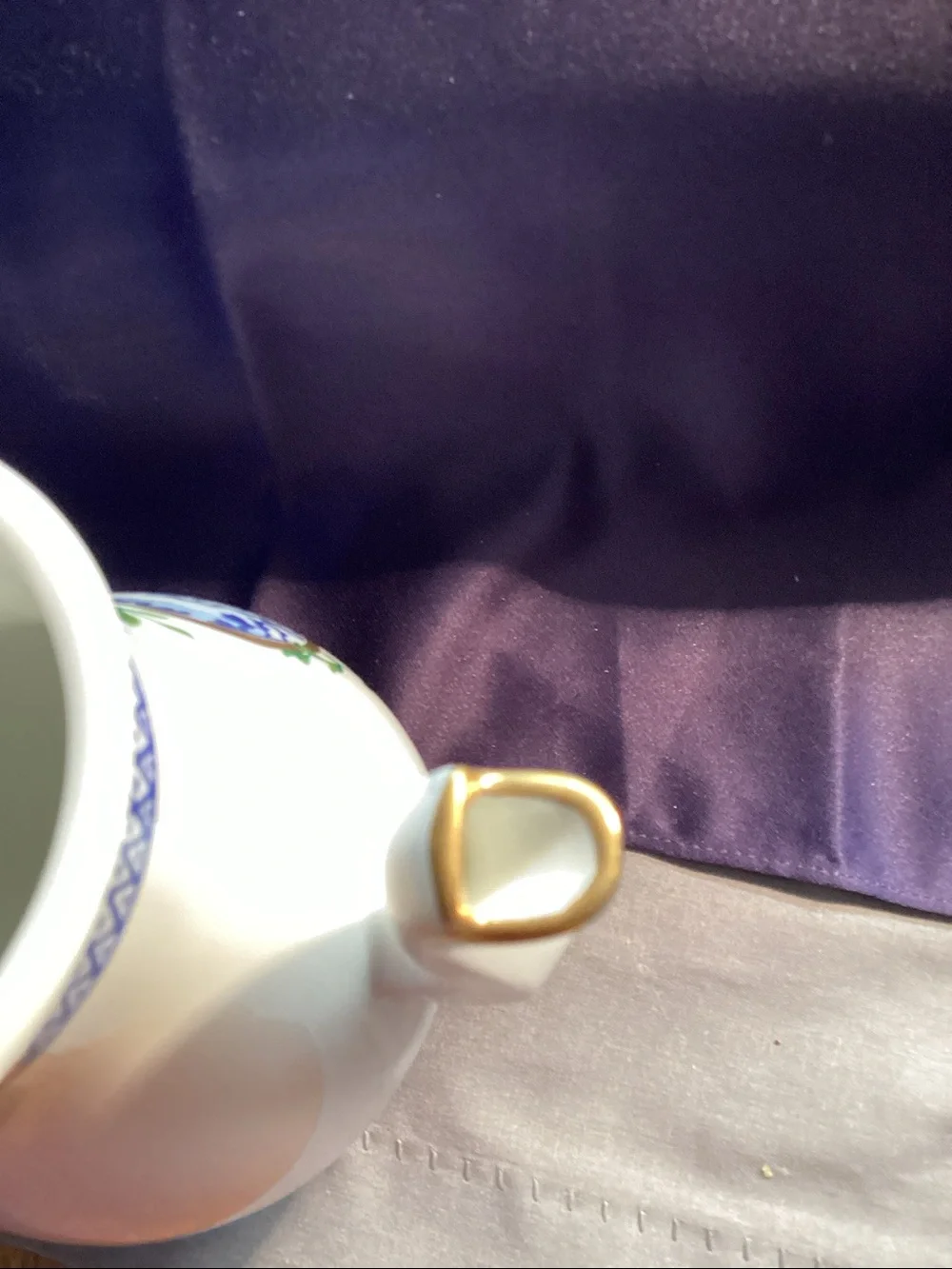 Elizabeth Arden delicate porcelain